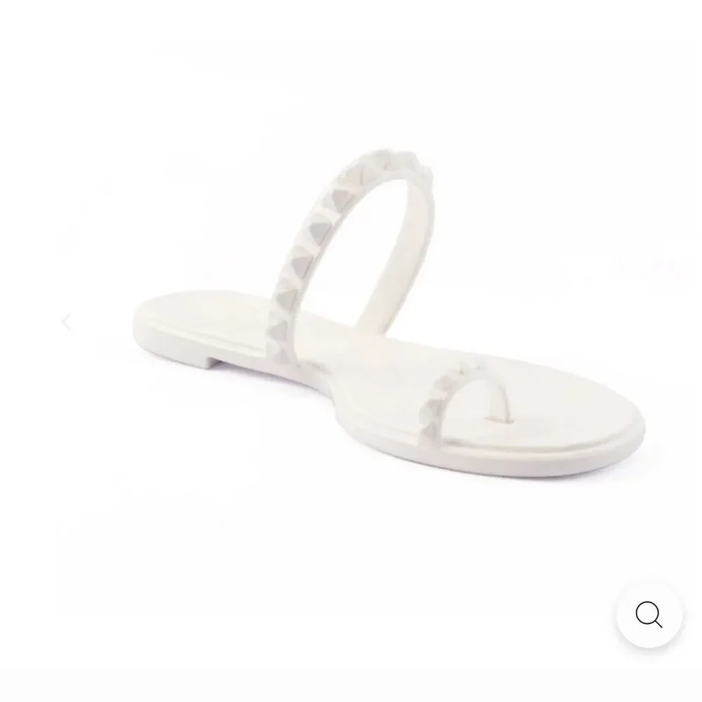 EUC Carmen Sol Italian Maria sandals thong 7 white flats